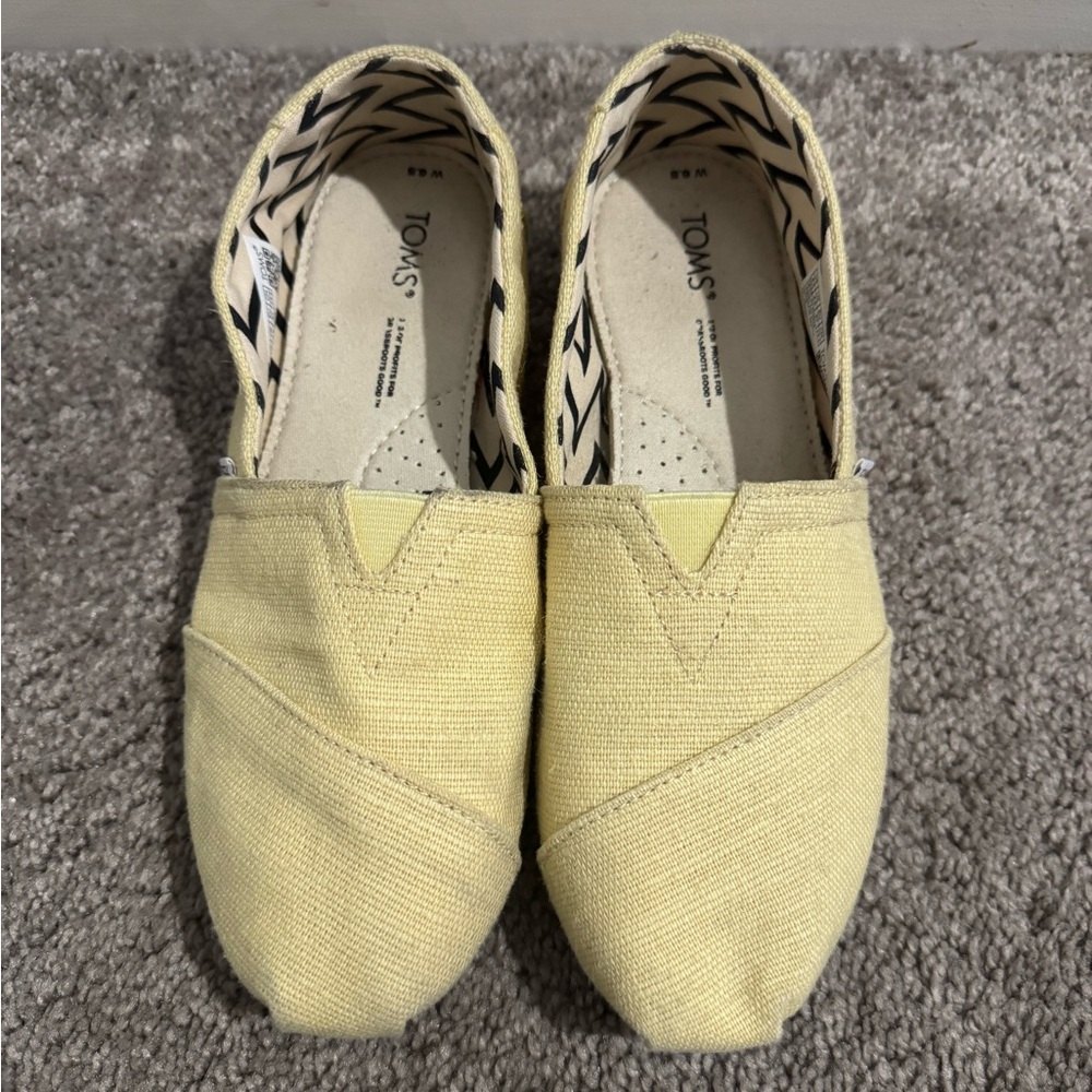 TOMS Women's Light Yellow Canvas Flats